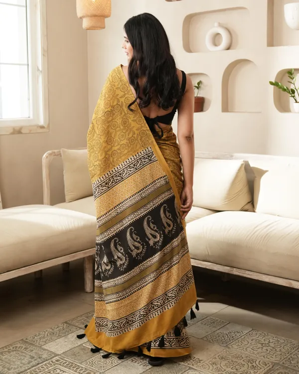 Mustard_Cotton_Paisley_Border_Print_Mulmul_Saree_For_Women